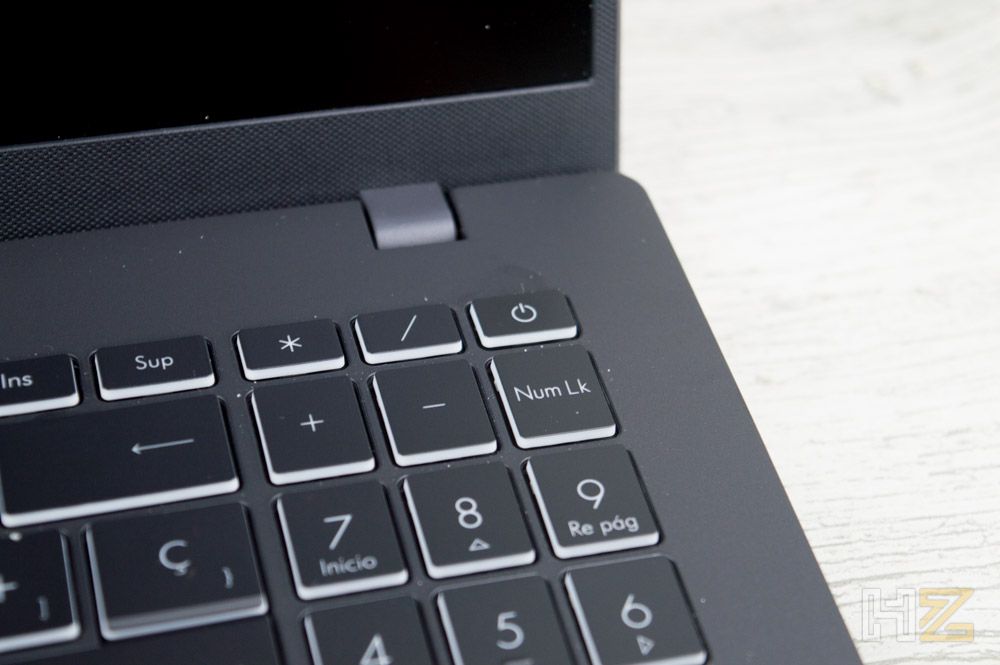 ASUS V16