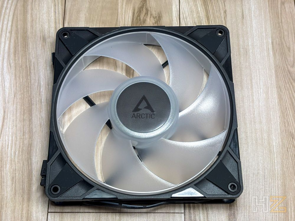 Arctic P14 Pro ARGB-06