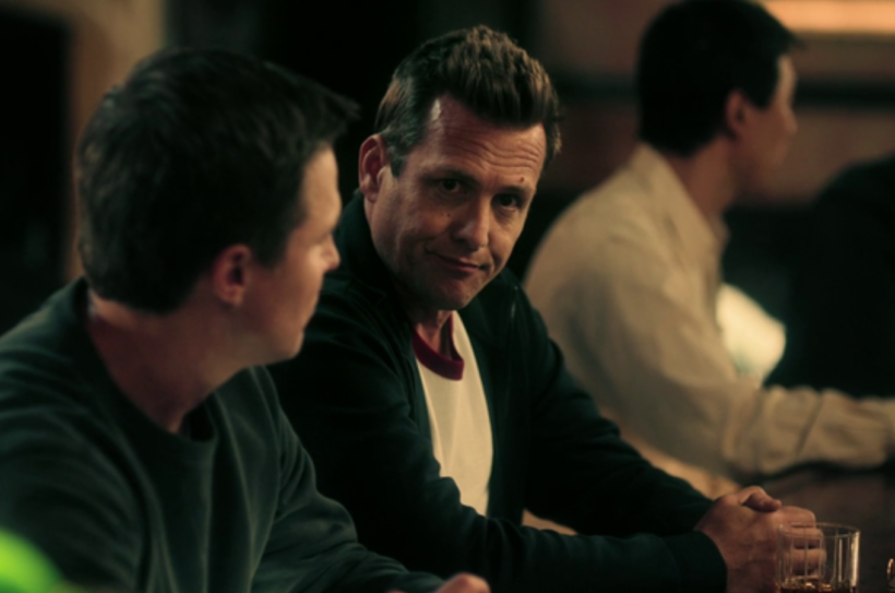 escena-de-Suits-LA-con-Harvey-.png