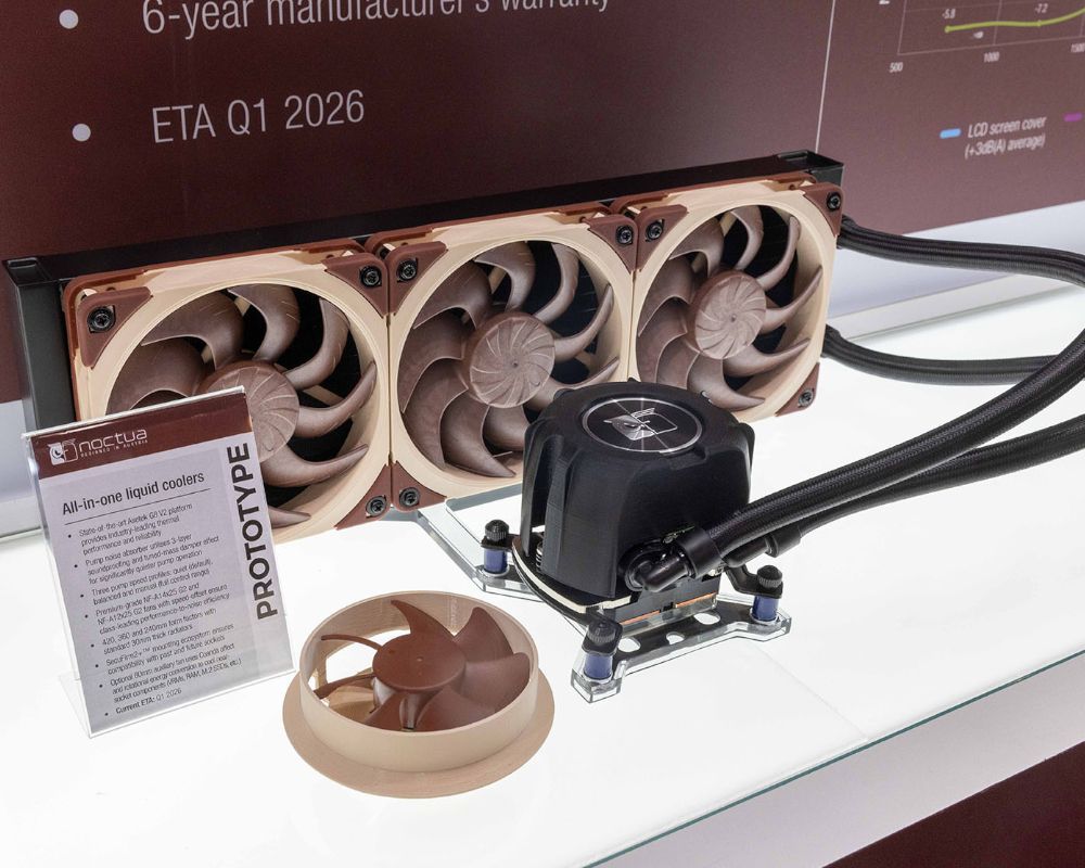 Detalle de la bomba del prototipo AIO de Noctua con su cubierta y sistema de aislamiento acústico multicapa (TMD)