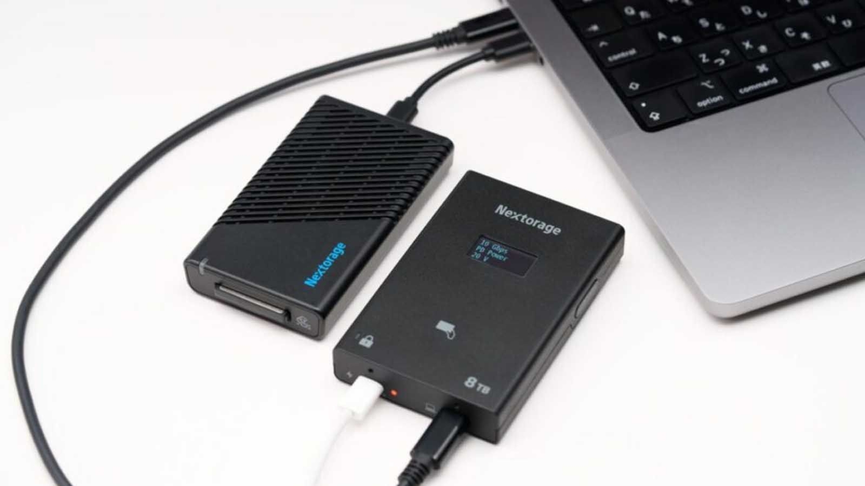 Este SSD externo funciona a 2 GB/s, y tiene una pantalla con información en tiempo real