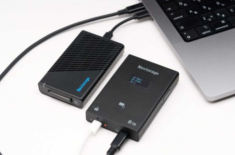 Este SSD externo funciona a 2 GB/s, y tiene una pantalla con información en tiempo real