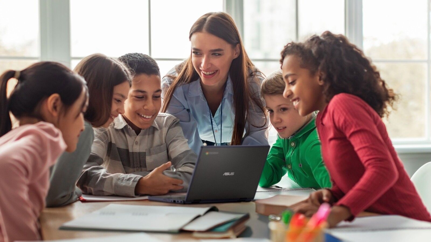 Barato y diseñado para estudiantes: ASUS lanza sus Chromebook CZ Series