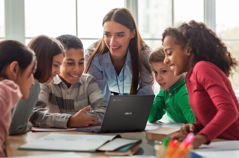 Barato y diseñado para estudiantes: ASUS lanza sus Chromebook CZ Series