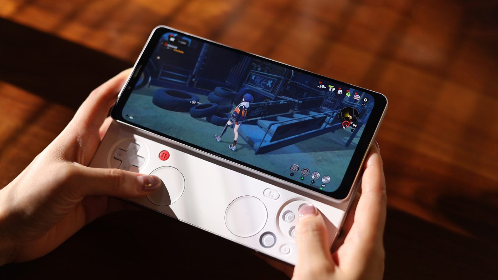 El híbrido de consola retro portátil y smartphone, Ayaneo Pocket PLAY, apuesta por un procesador anticuado