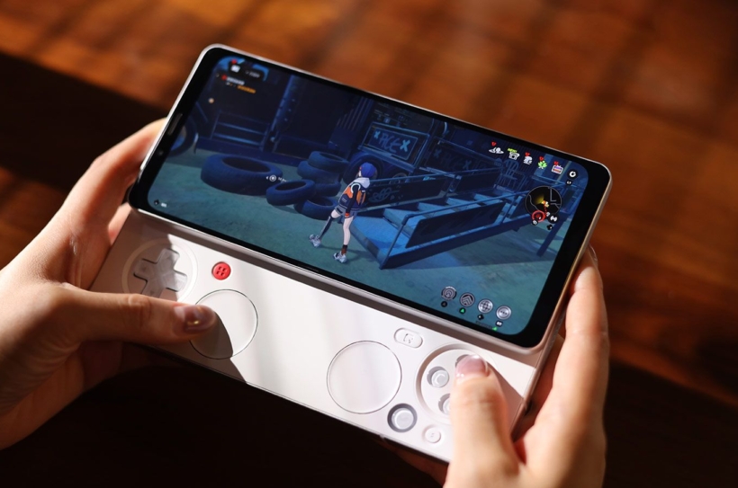 El híbrido de consola retro portátil y smartphone, Ayaneo Pocket PLAY, apuesta por un procesador anticuado