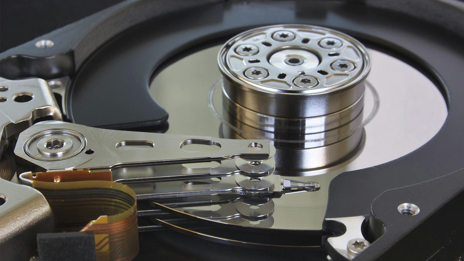 ¿Por qué no es necesario desfragmentar un SSD, pero si un disco duro HDD?