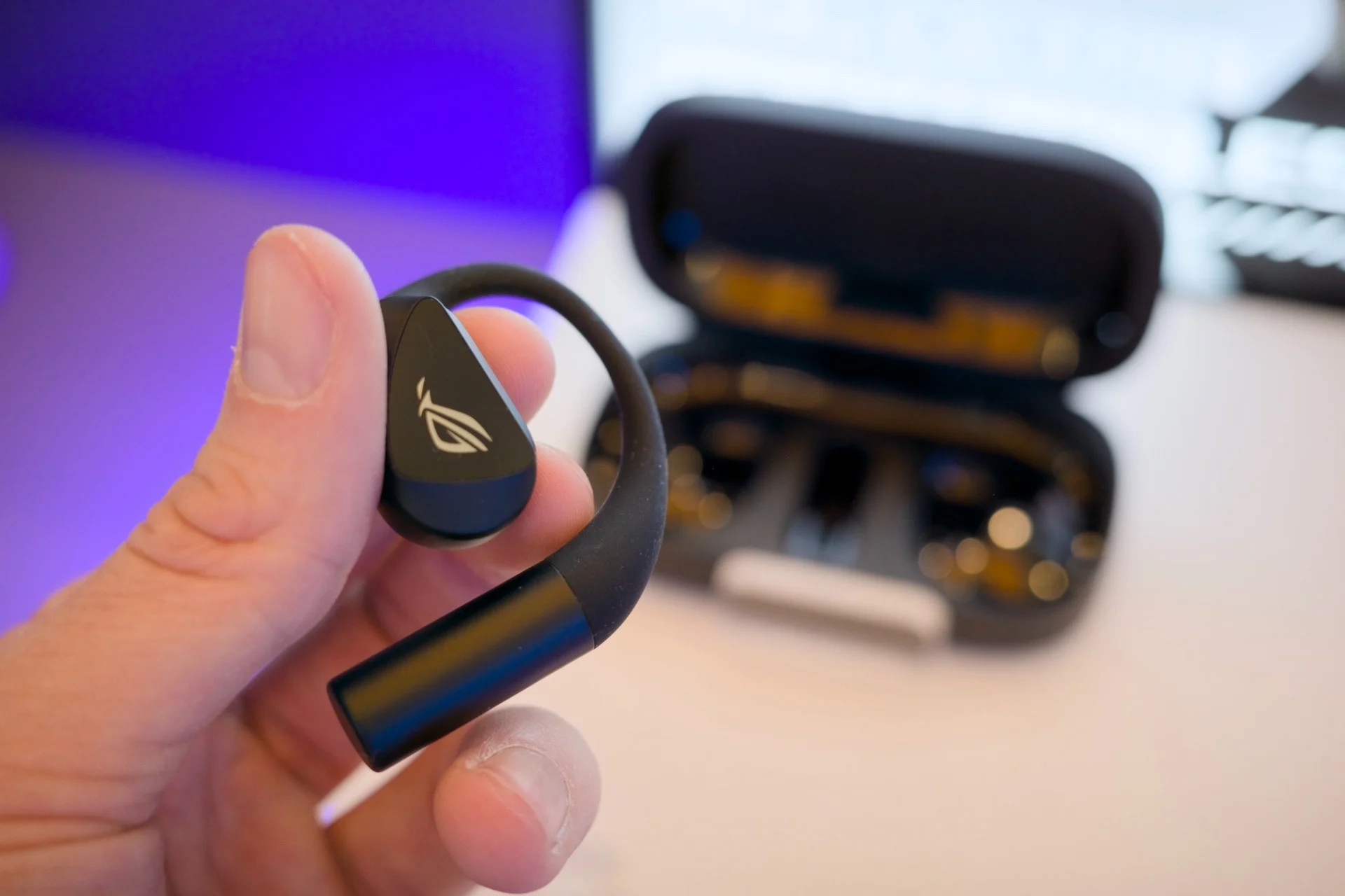 RGB, 2,4 GHz y diseño open-ear: así son los nuevos auriculares gaming de Asus