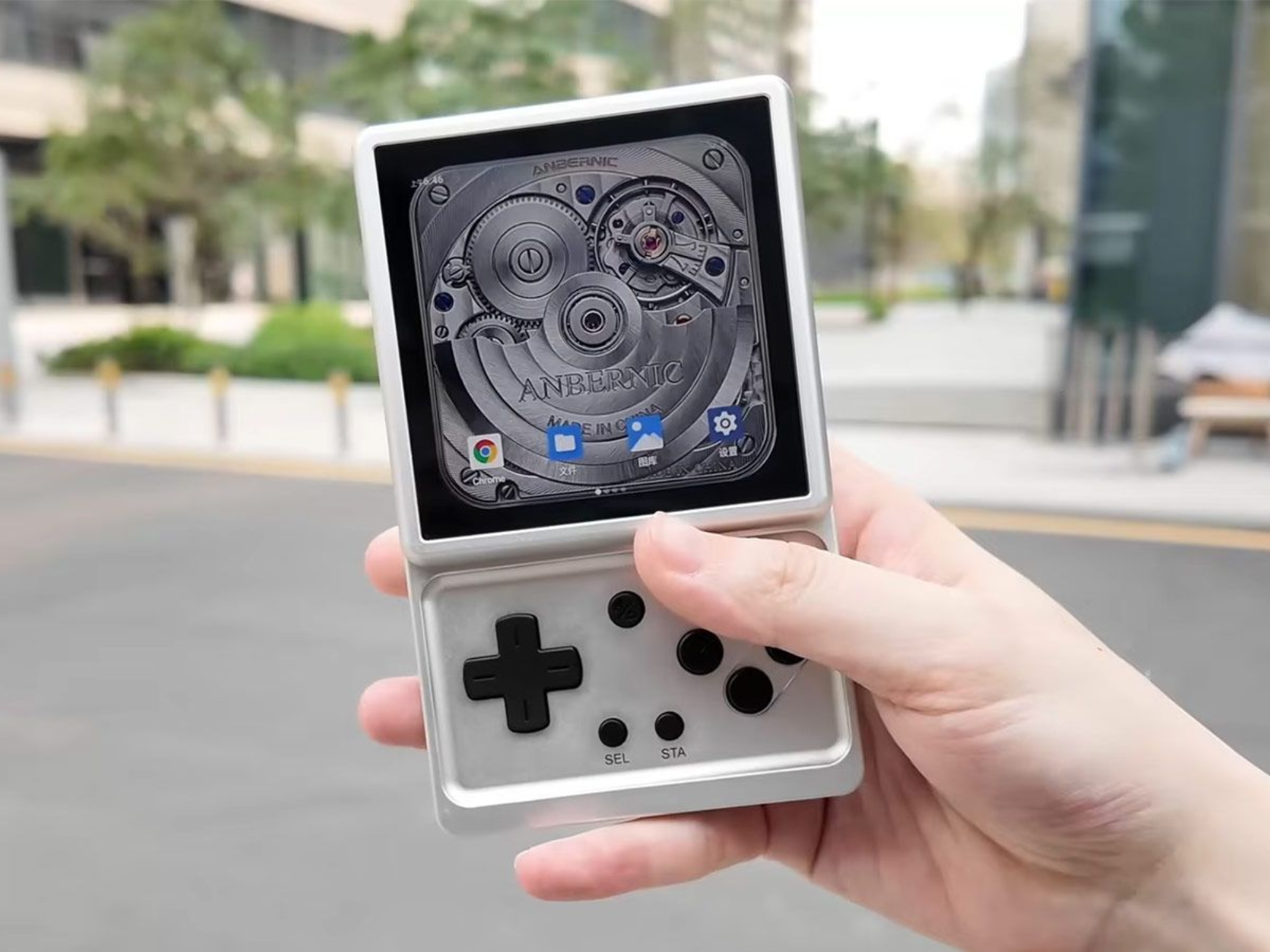 Anbernic detalla la RG Rotate, una consola portátil compacta capaz de mover juegos de PS2