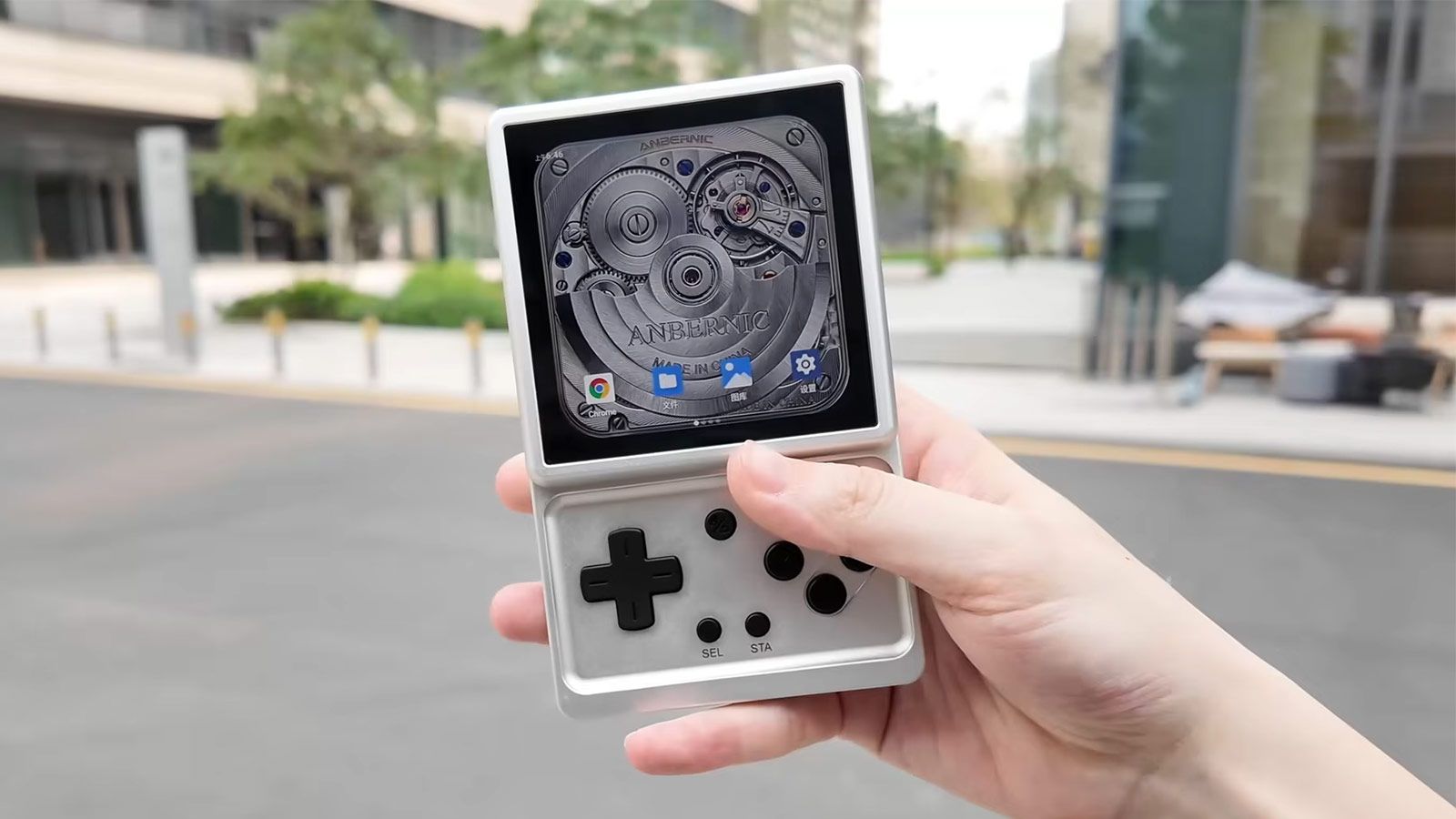 Anbernic detalla la RG Rotate, una consola portátil compacta capaz de mover juegos de PS2