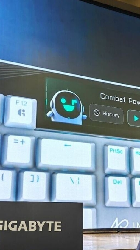 AORUS Infinity, nuevo ratón y teclado gaming en el que sí tiene sentido una pantalla OLED