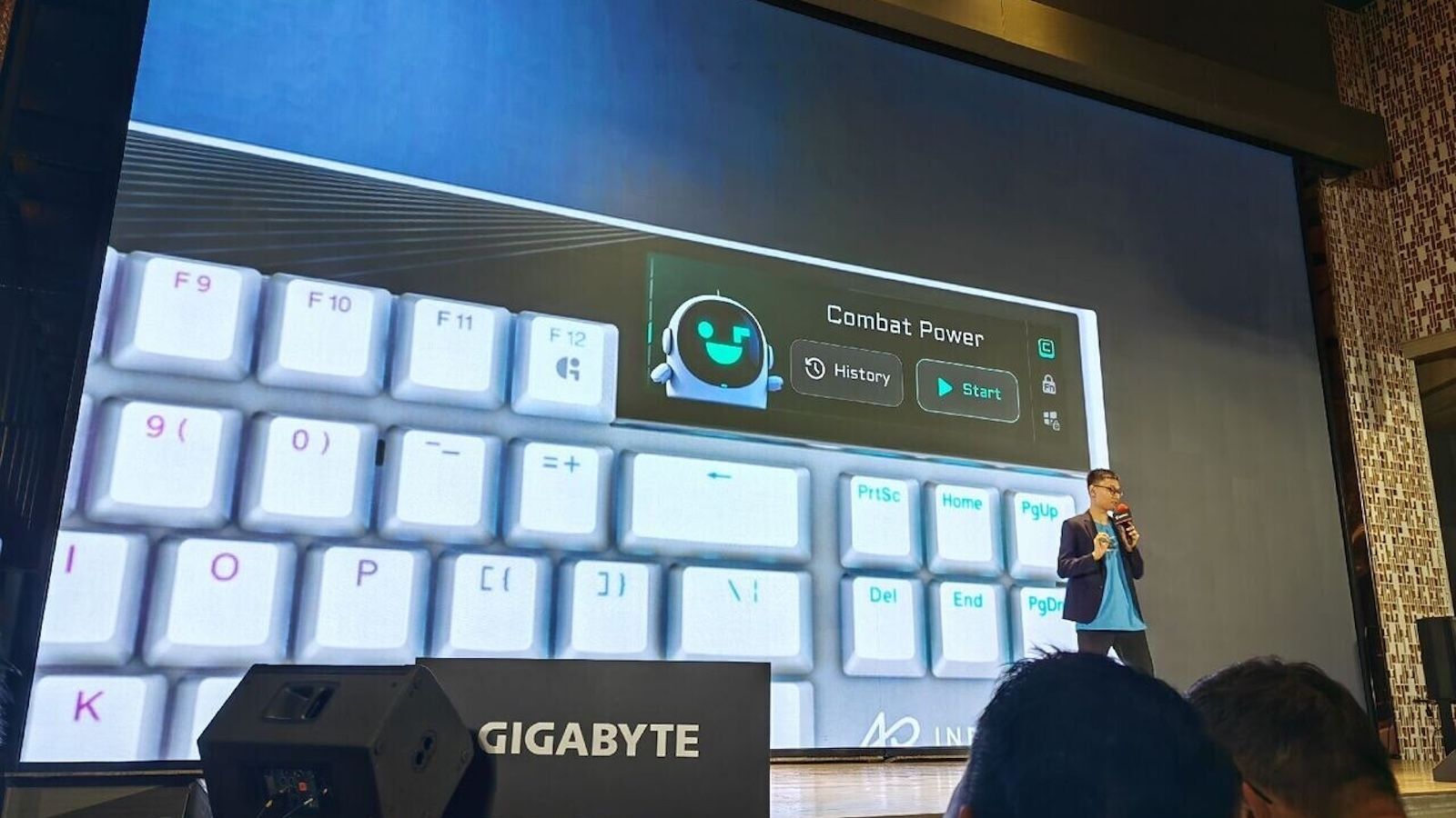 AORUS Infinity, nuevo ratón y teclado gaming en el que sí tiene sentido una pantalla OLED