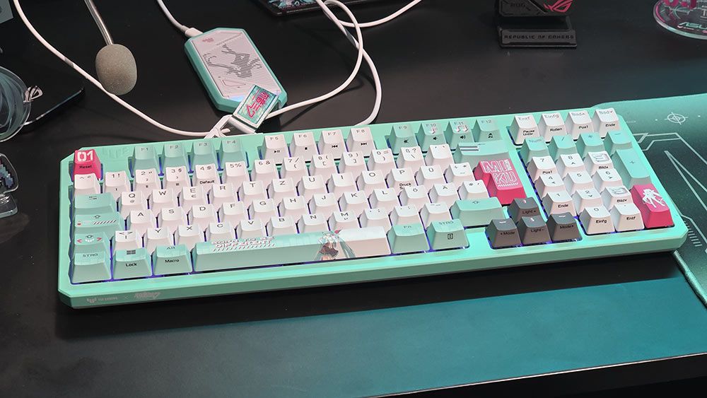 Periféricos ASUS Hatsune Miku