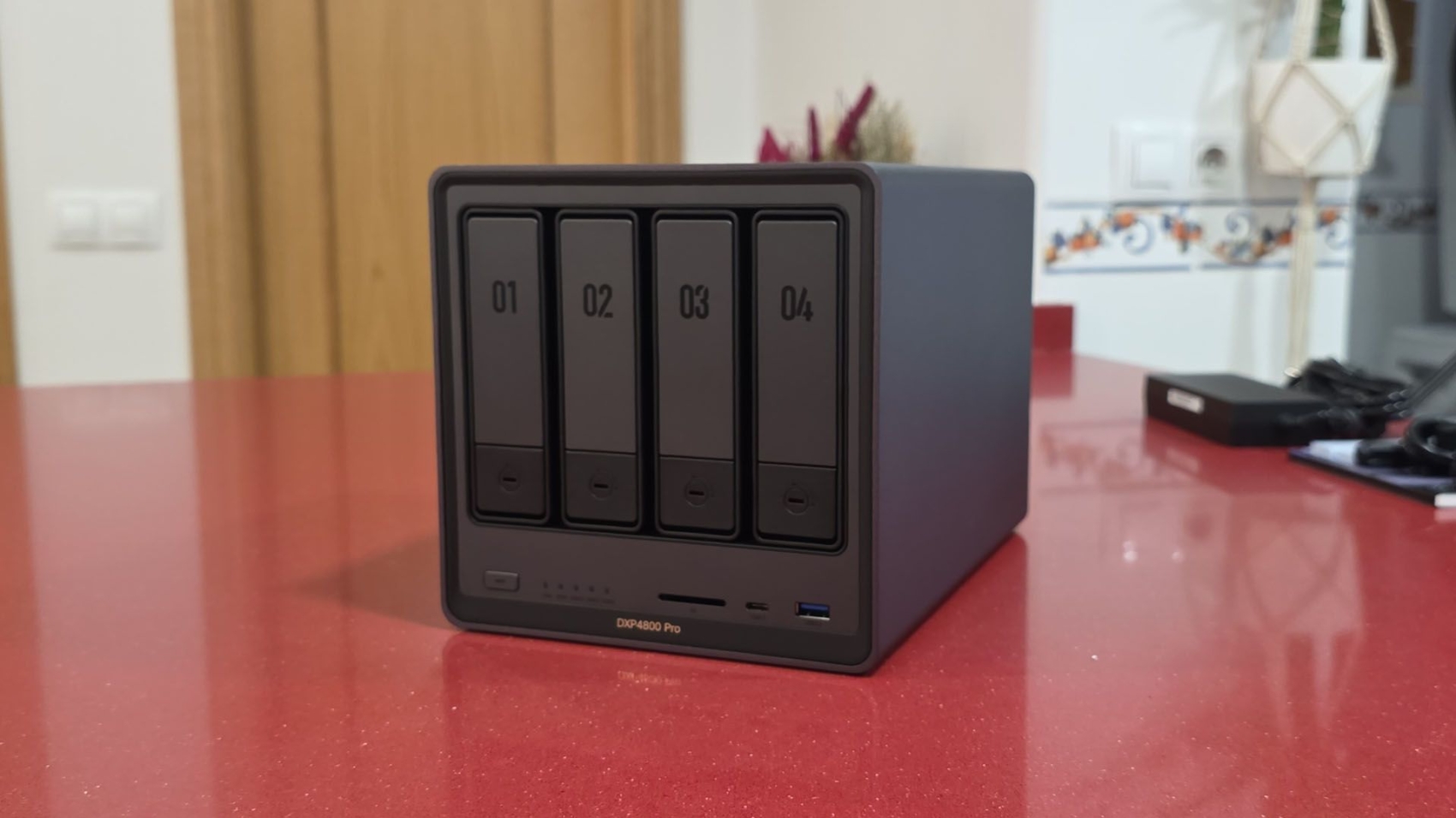 Probamos el NAS que deberías tener si eres creador de contenido: UGREEN NAS DXP4800 GT