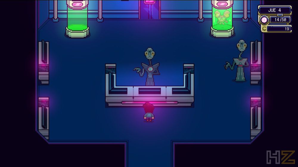 Captura de pantalla del videojuego Farlands en perspectiva cenital que muestra al personaje principal frente a un mostrador en una sala futurista iluminada con luces de neón rosa y violeta, custodiada por seres alienígenas.