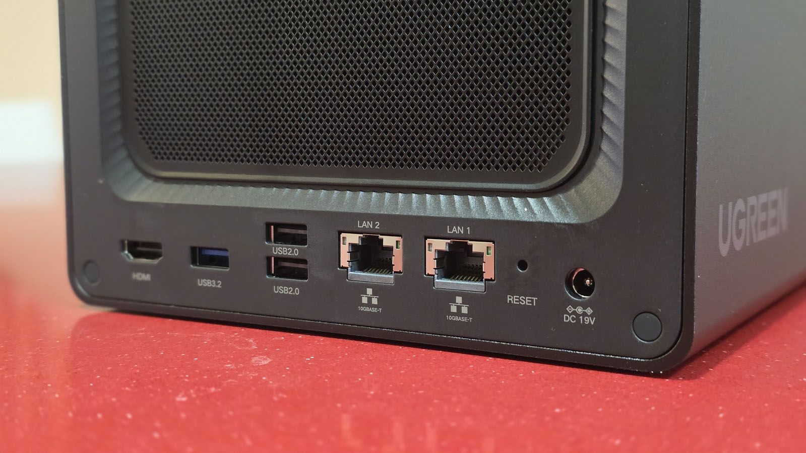 UGREEN DXP4800 GT | Foto HardZone