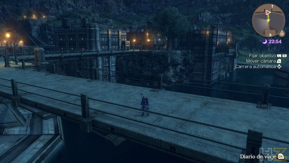Personaje caminando por un puente de piedra iluminado por farolas durante la noche en Xenoblade Chronicles Definitive Edition.
