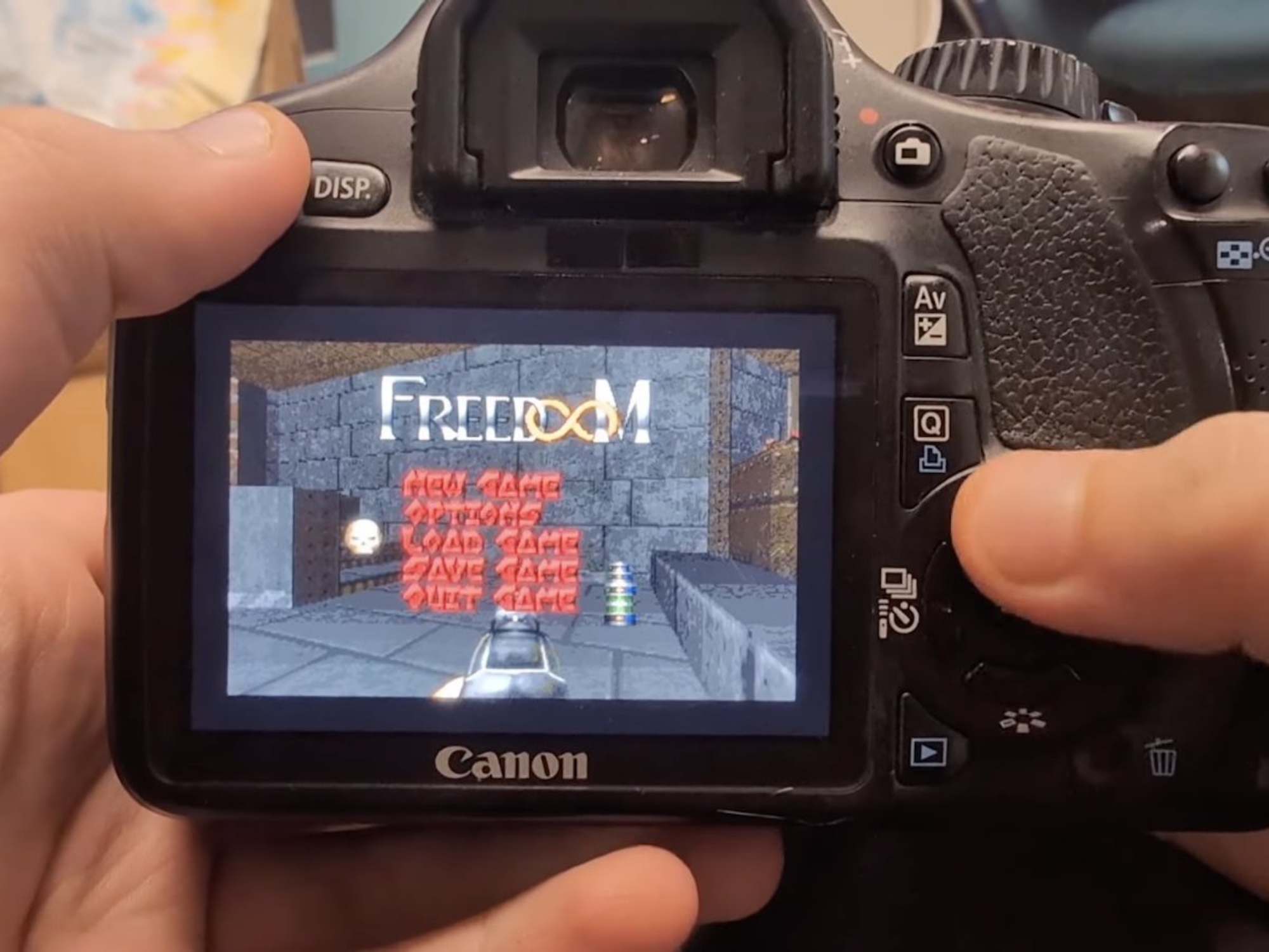 Un programador consigue ejecutar DOOM en una cámara réflex Canon de 2010