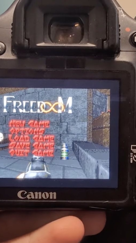 Un programador consigue ejecutar DOOM en una cámara réflex Canon de 2010