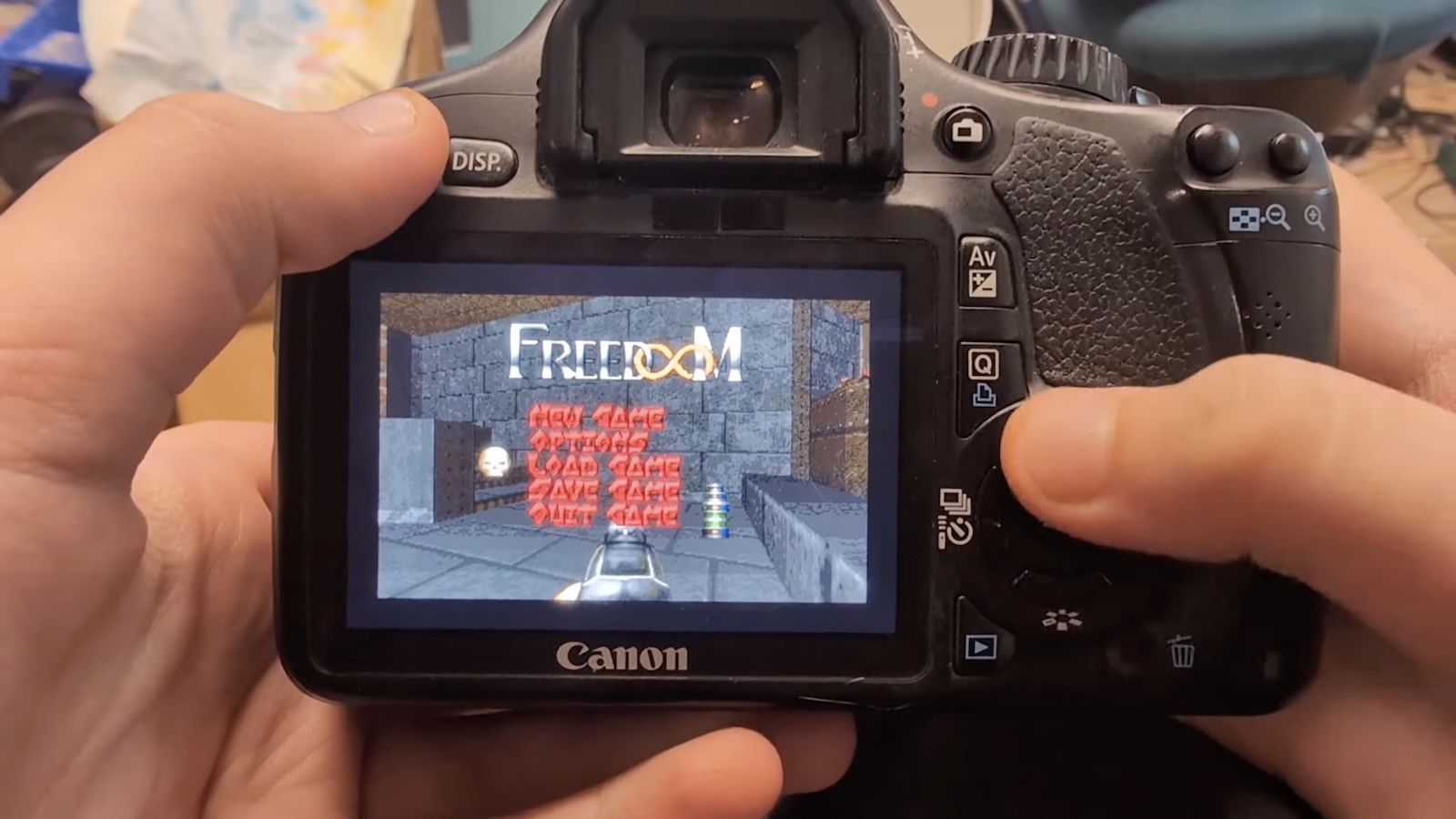 Un programador consigue ejecutar DOOM en una cámara réflex Canon de 2010